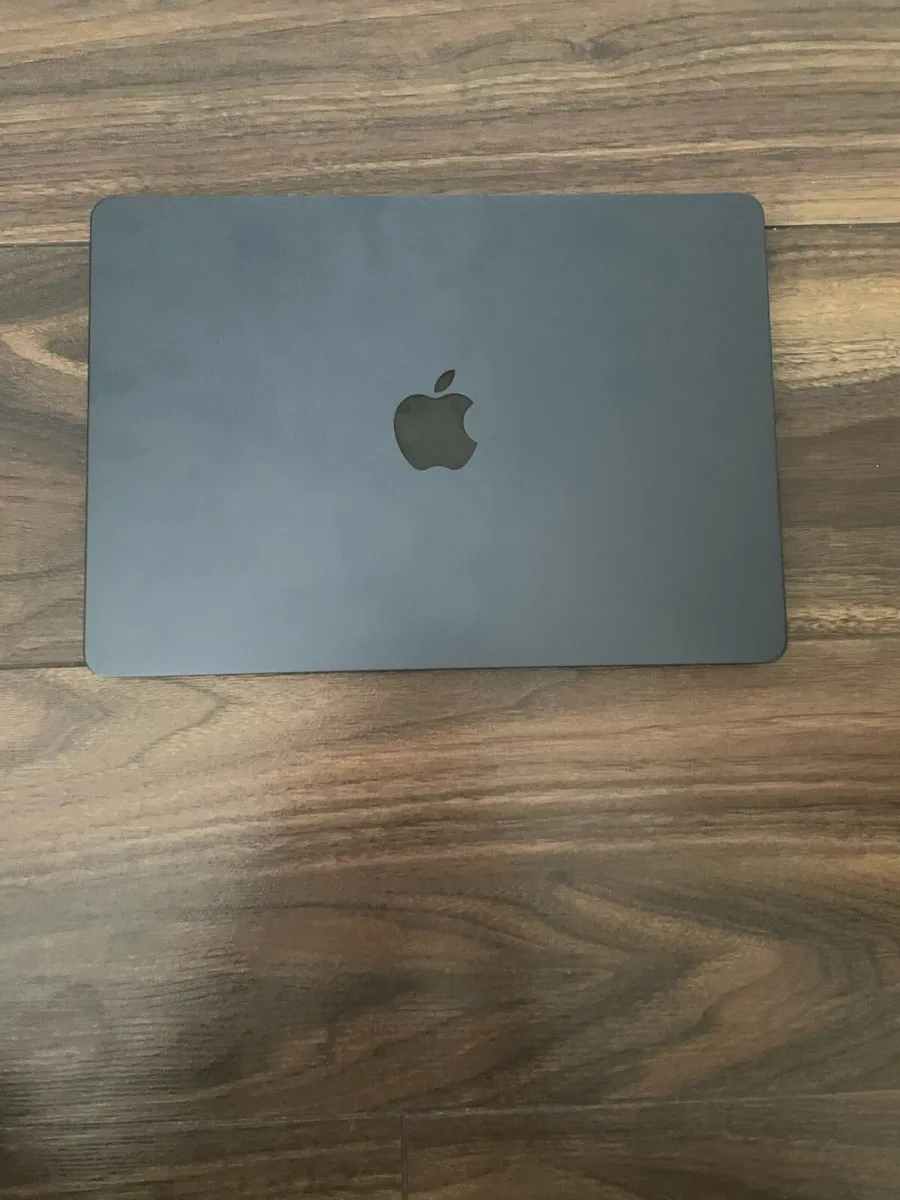 MacBook Air (M5 chip, 13 inch, perfect condition) - Image 1