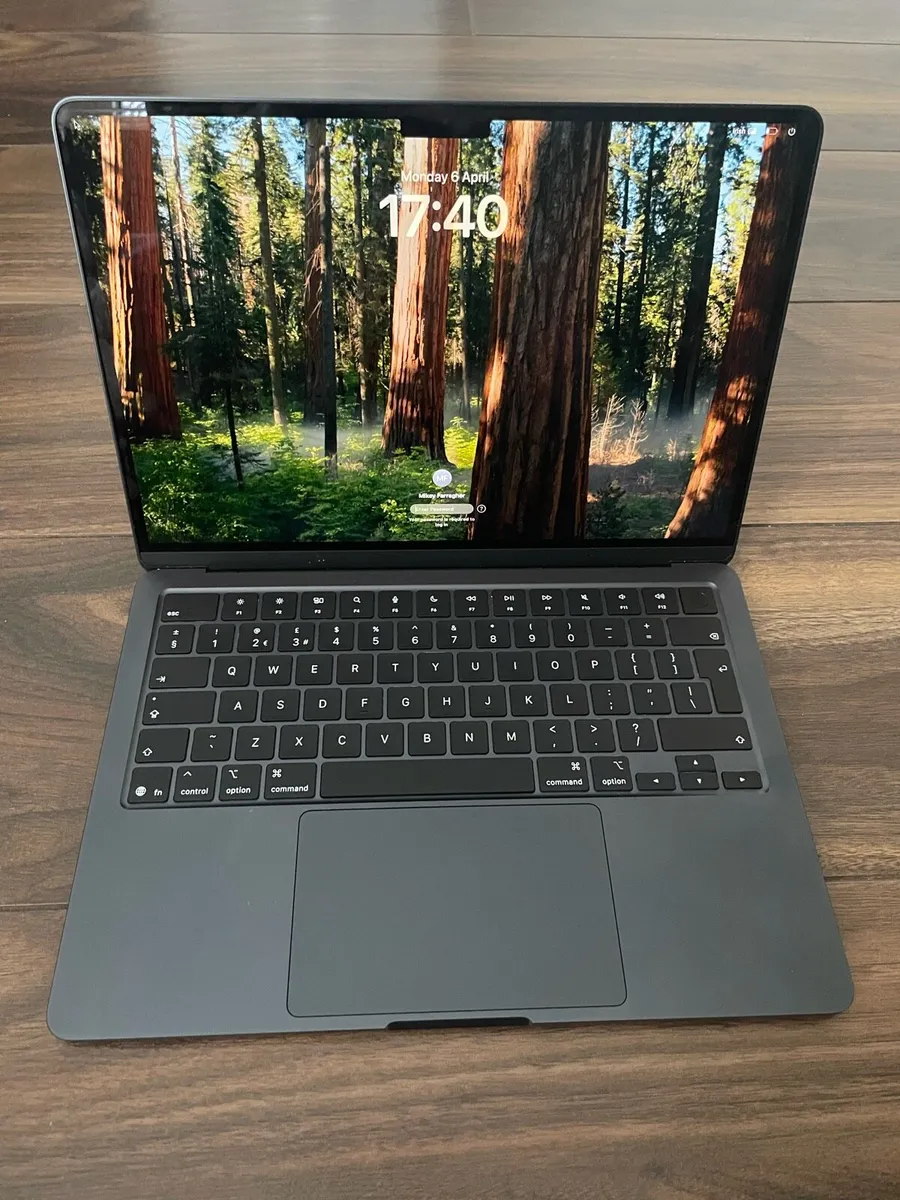 MacBook Air (M5 chip, 13 inch, perfect condition) - Image 2