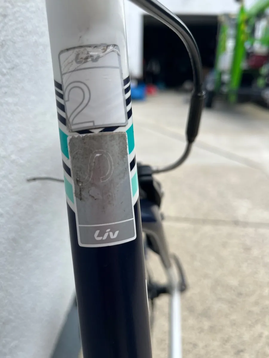 Liv Giant Ladies carbon road bike size Small - Image 3