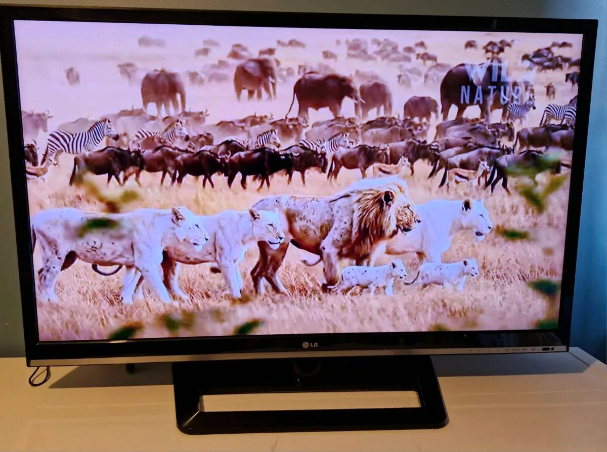42" LG TV - Image 2