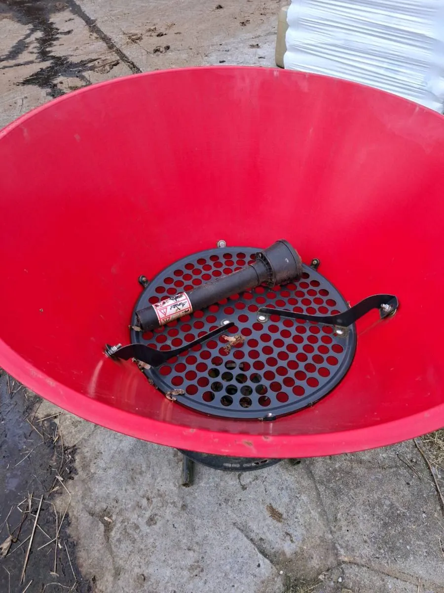 Cavallo Fertiliser Spreader - Image 3