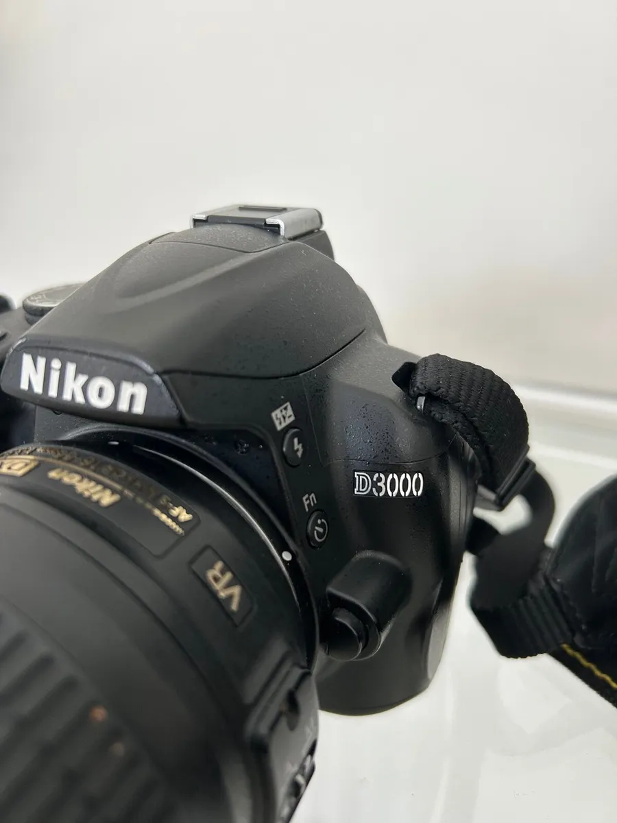 Nikon D3000 Camera - Image 2