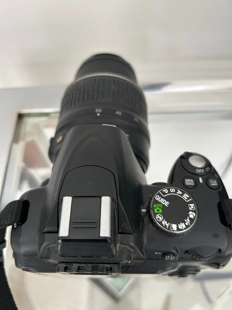 Nikon D3000 Camera - Image 3