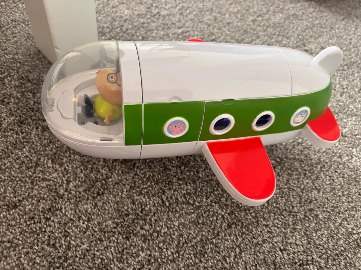 Misc toys ( service vehicles, peppa pig) € 10 each - Image 2