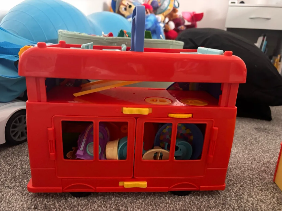 Misc toys ( service vehicles, peppa pig) € 10 each - Image 1