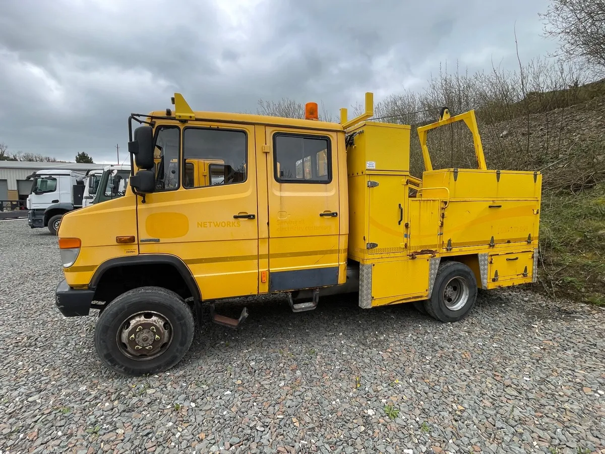 4x4 Mercedes Vario 813D Crew Cab - Image 3