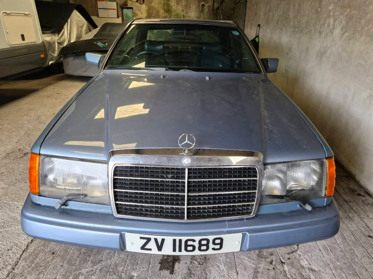 CE 300 Coupe.Petrol 3 leter Automatic - Image 1