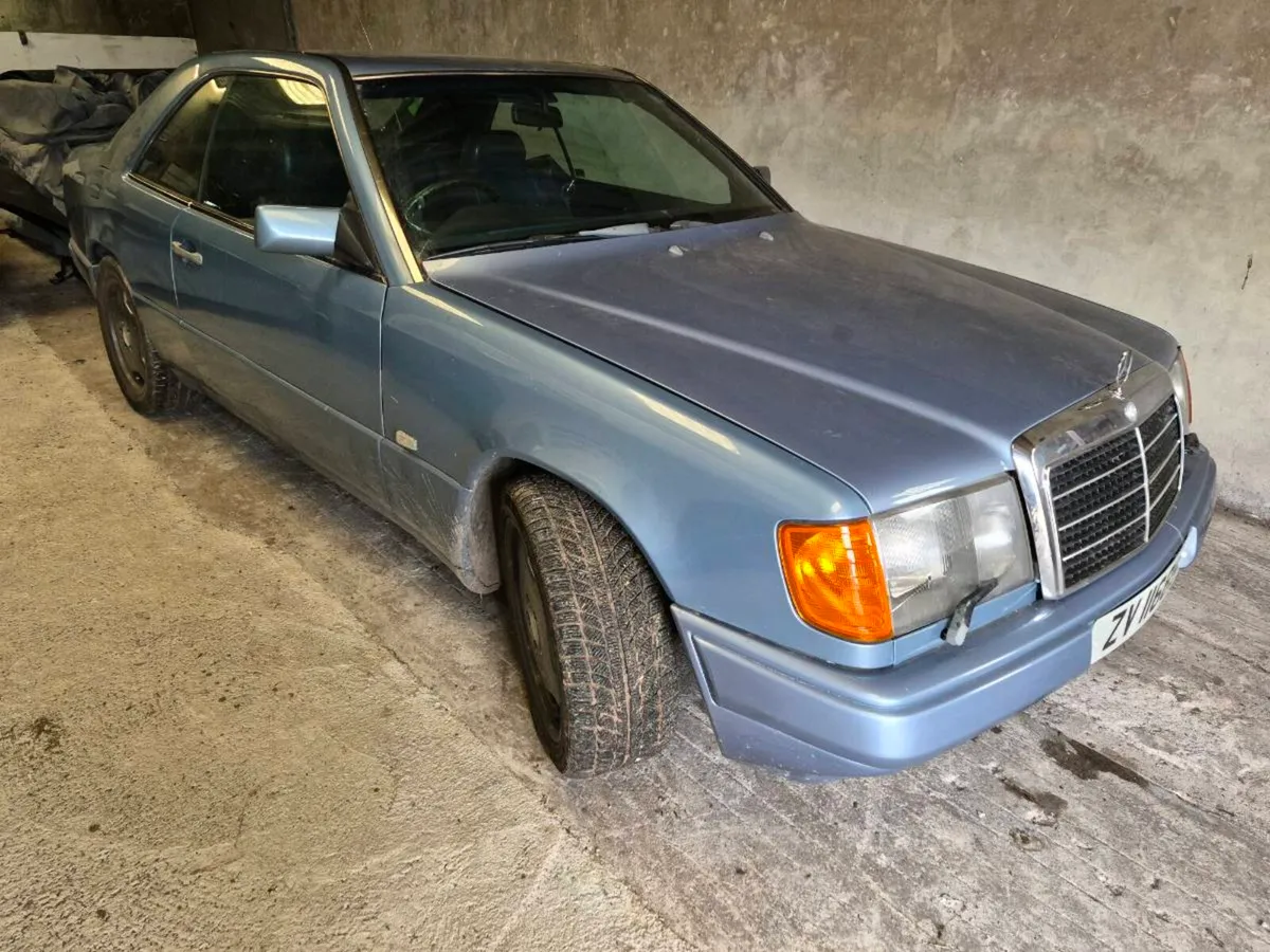 CE 300 Coupe.Petrol 3 leter Automatic - Image 2