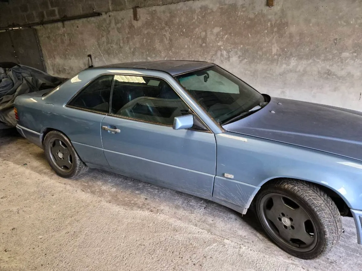 CE 300 Coupe.Petrol 3 leter Automatic - Image 3