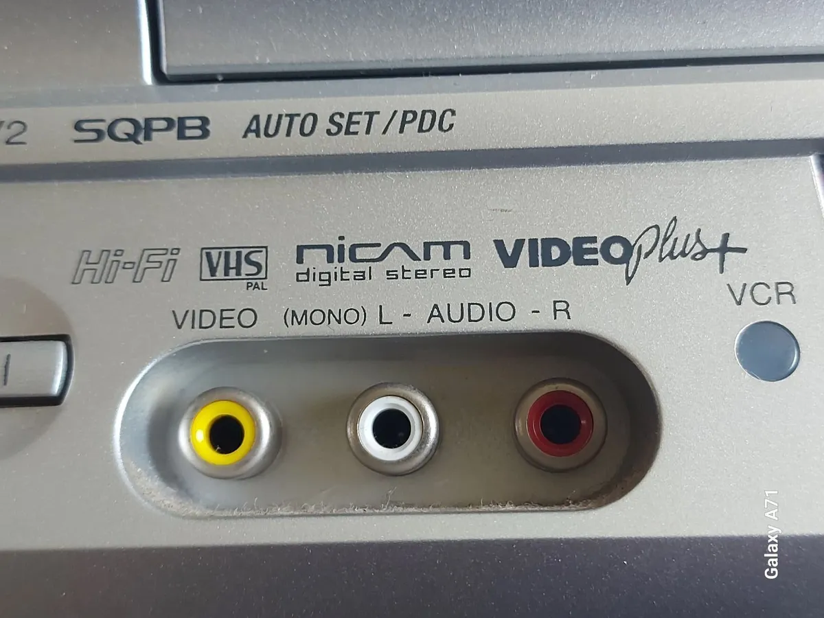 JVC DVD Player-Video Cassette Recorder, Model HR-X - Image 3