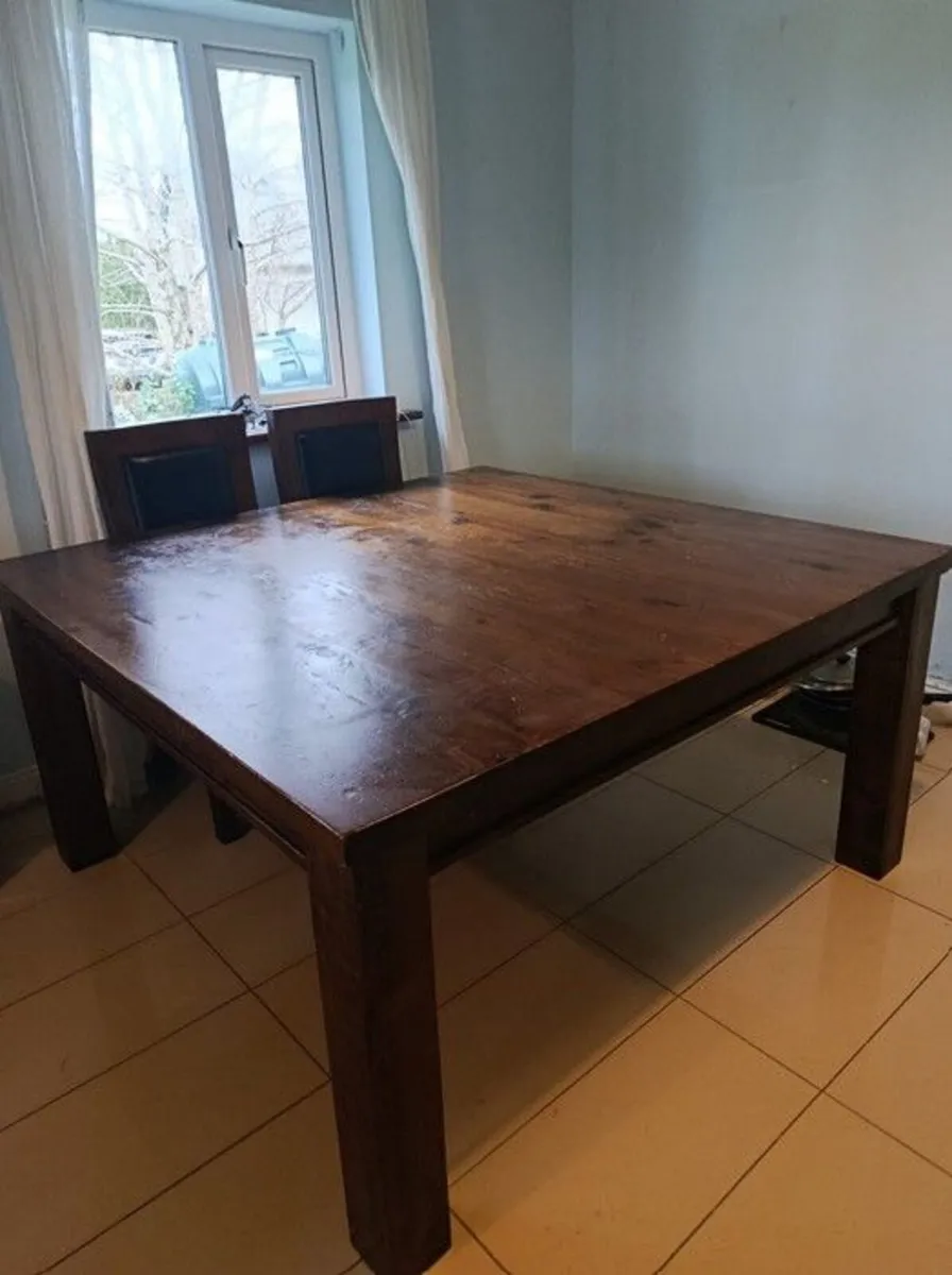 Table & chairs - Image 2