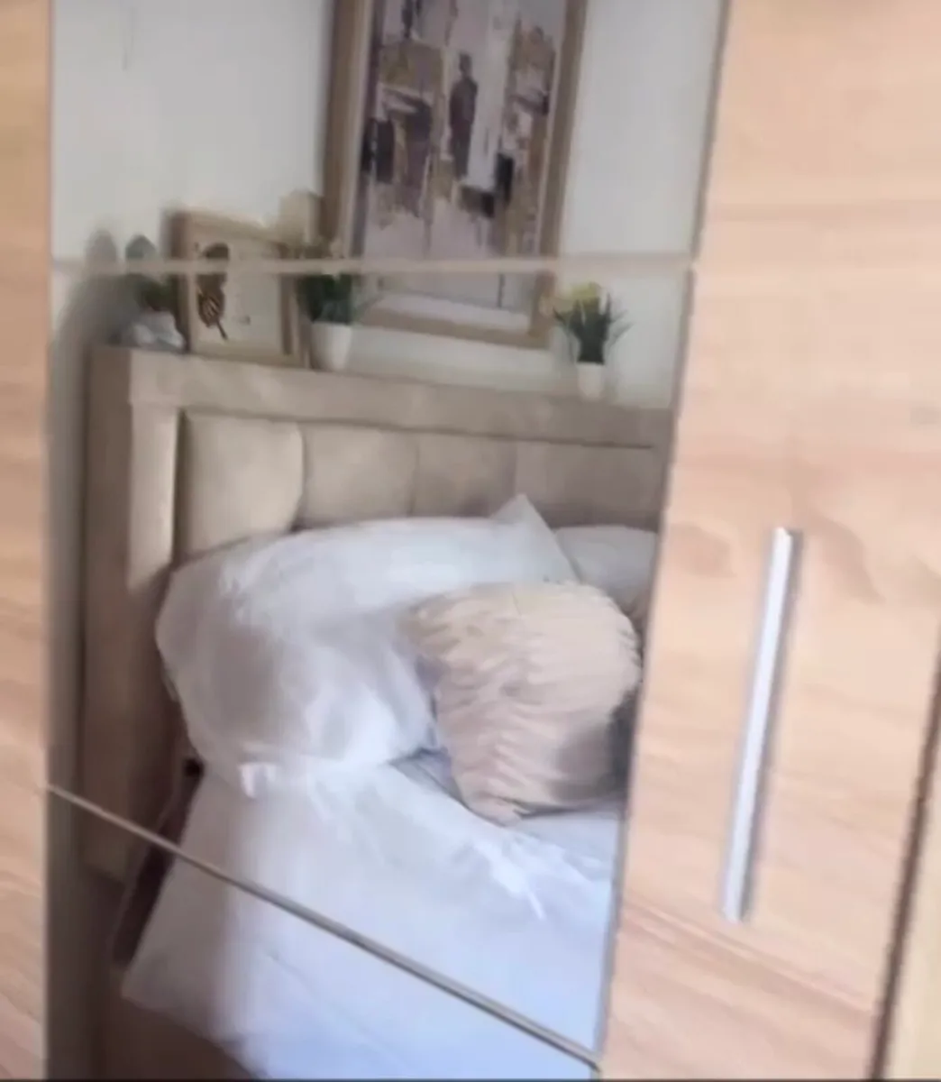 Wardrobe with sliding doors - Image 1