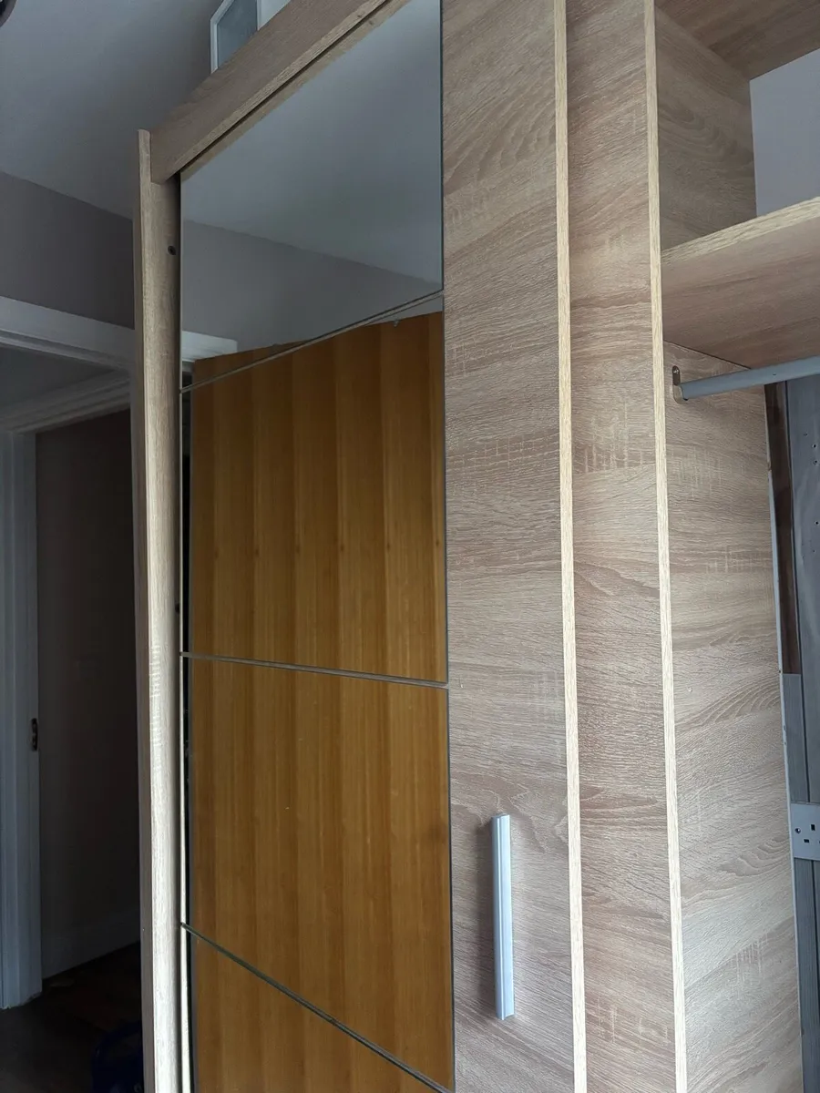 Wardrobe with sliding doors - Image 3