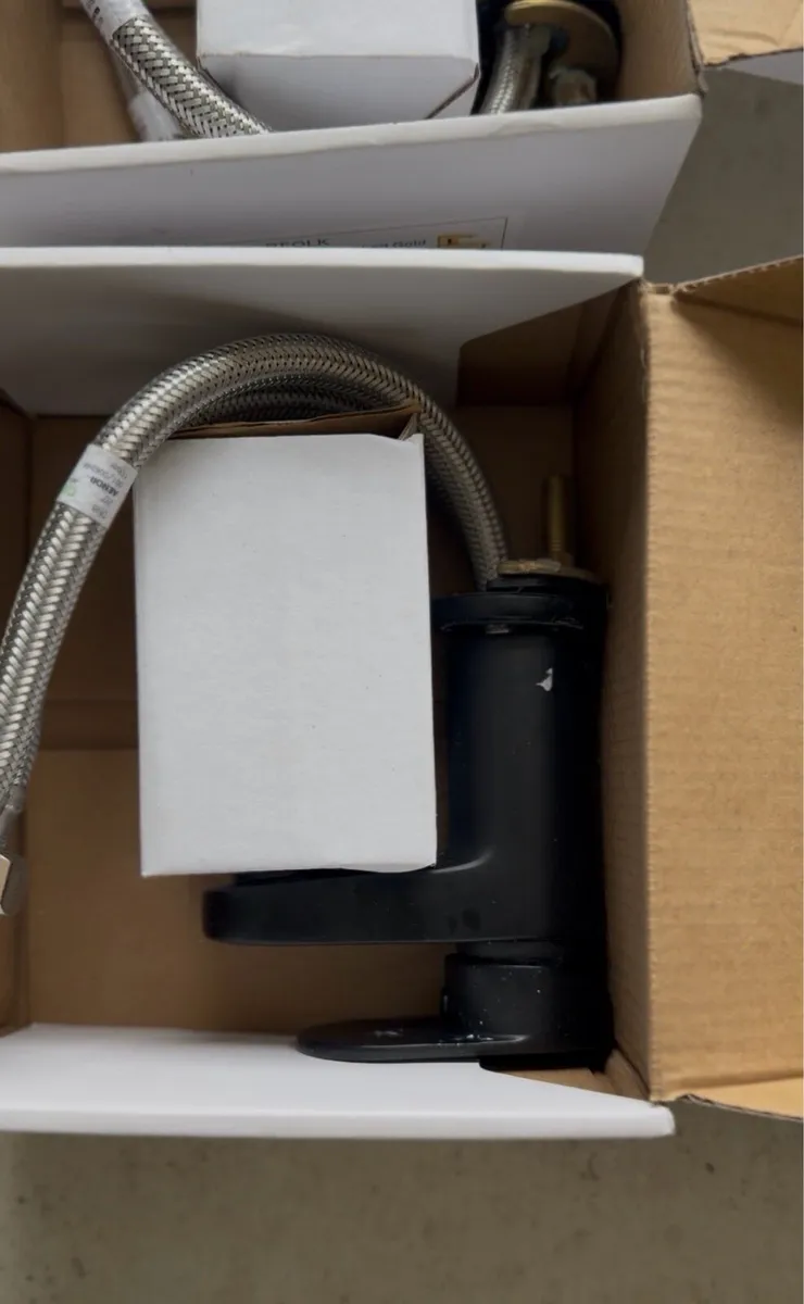 Basin mixer taps - Image 3