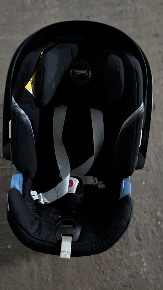 Car seat - Image 1
