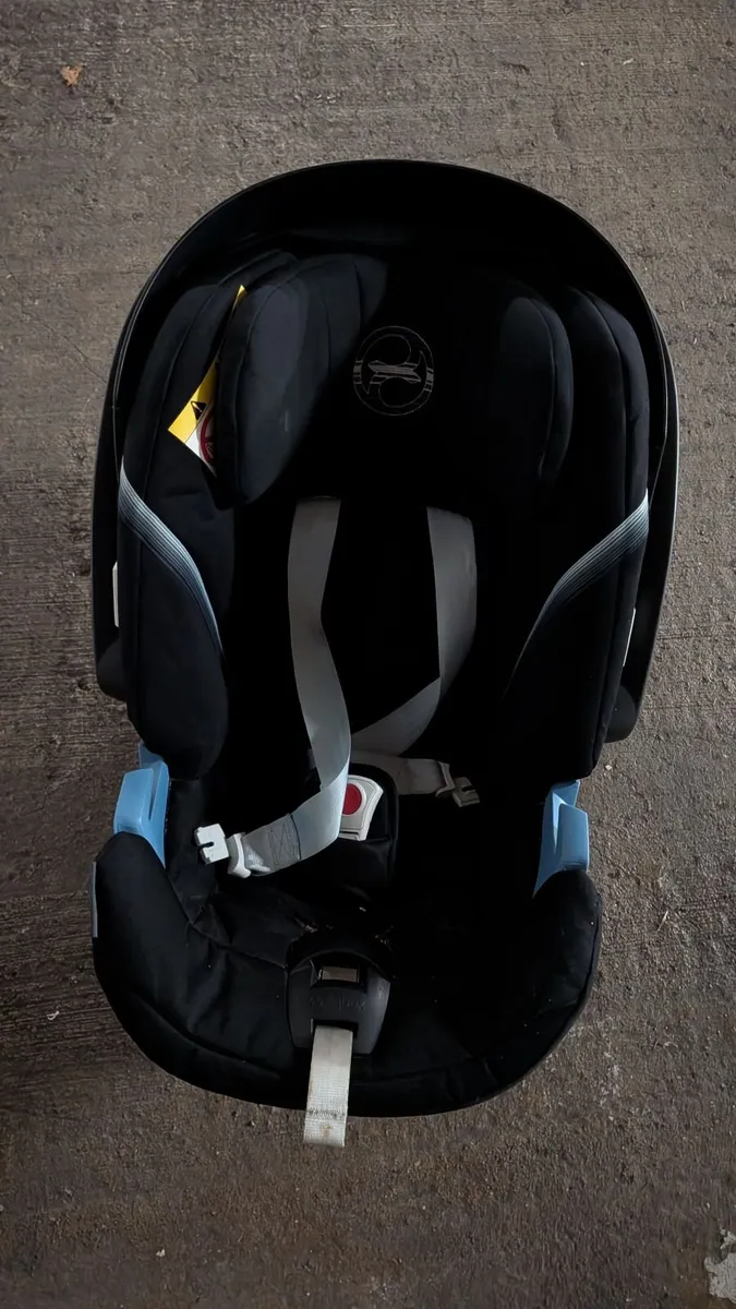Car seat - Image 2