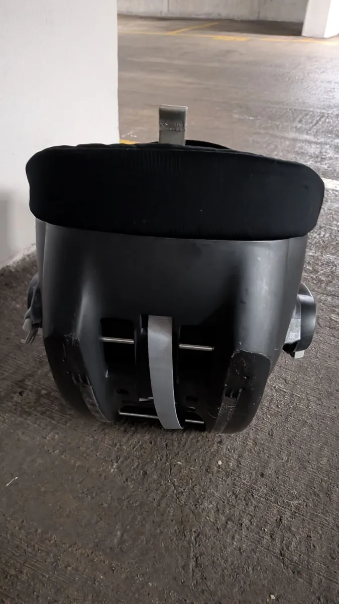 Car seat - Image 4