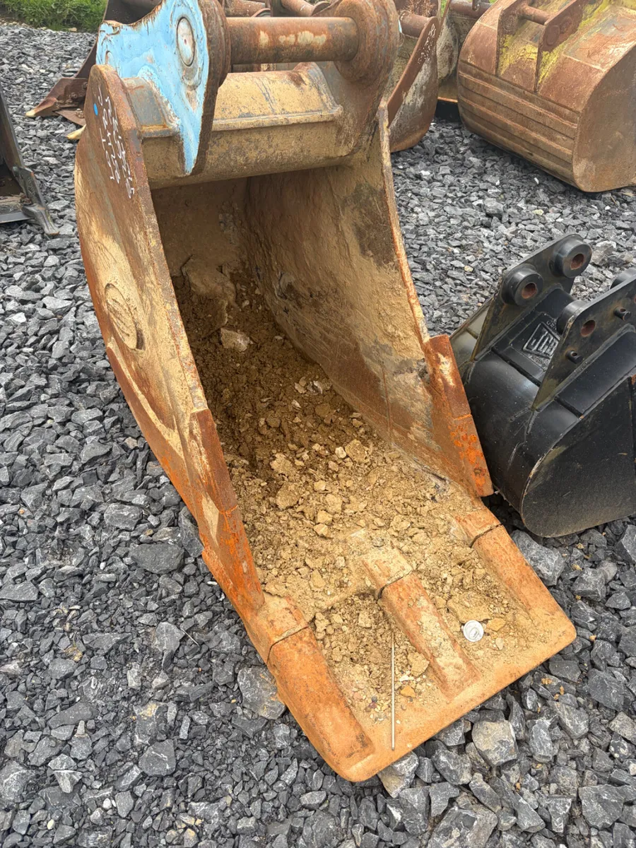 Strickland 2ft digging bucket 65mm pin for sale