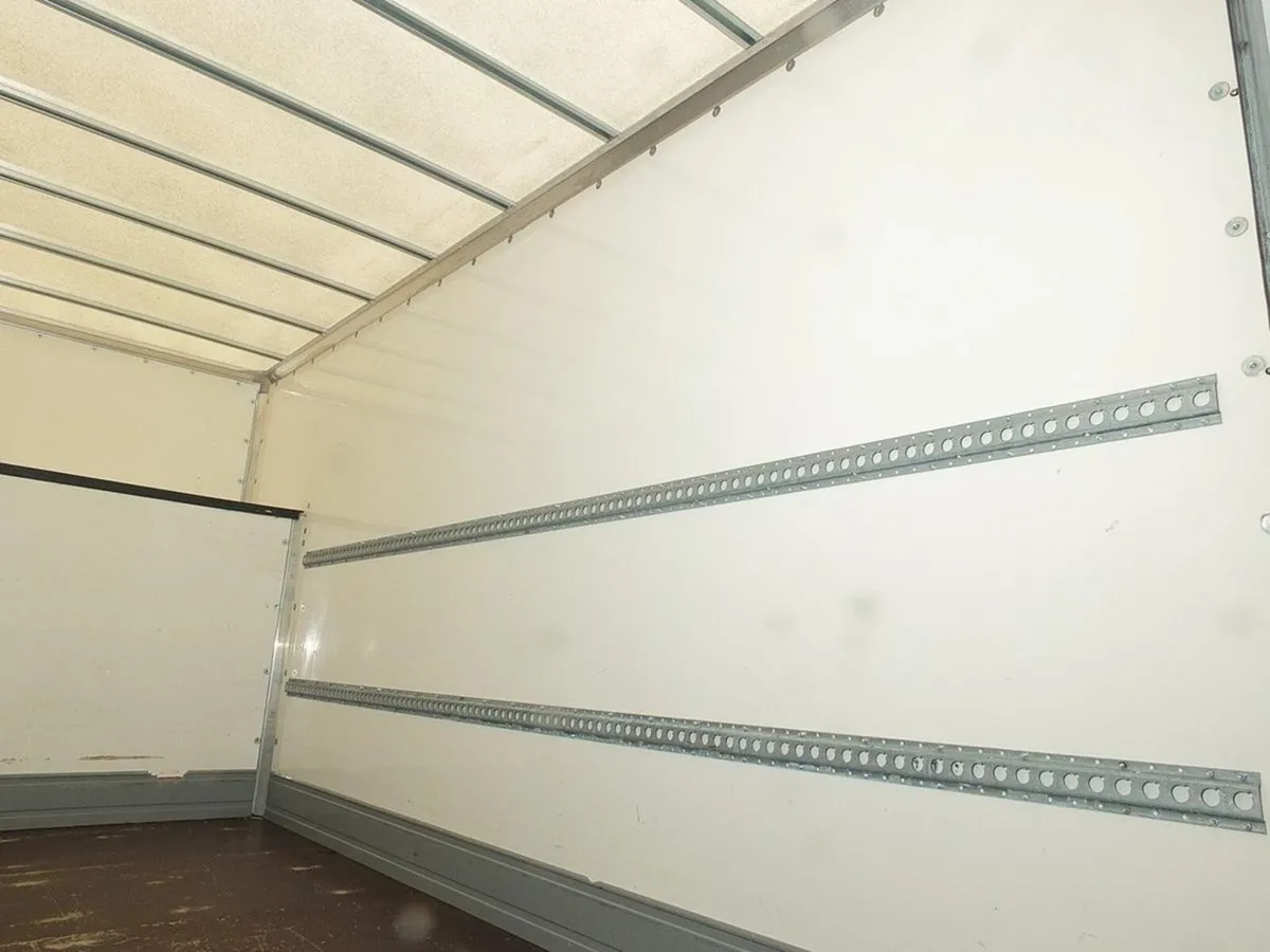 2021 Iveco Daily Luton Box Van - Image 4
