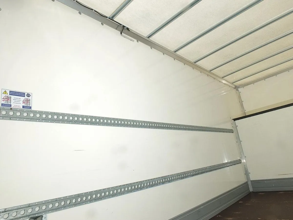 2021 Iveco Daily Luton Box Van - Image 3