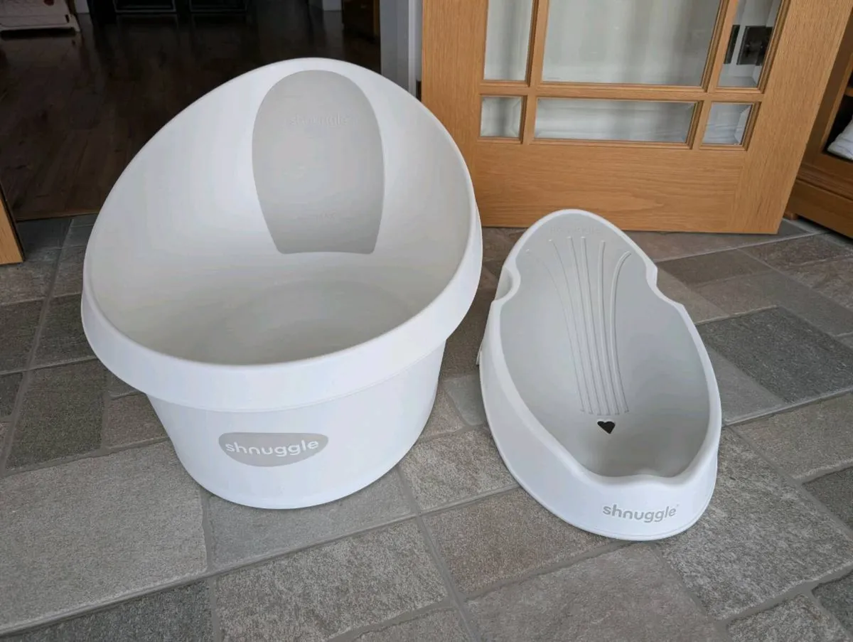 New Born Childs Car Seat, Baby Bath , Moses Basket - Image 2