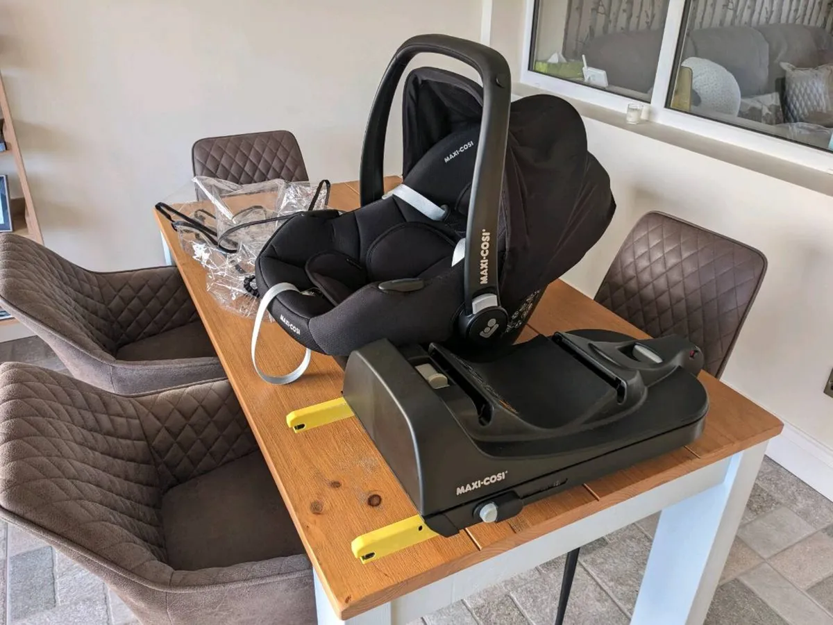 New Born Childs Car Seat, Baby Bath , Moses Basket - Image 3