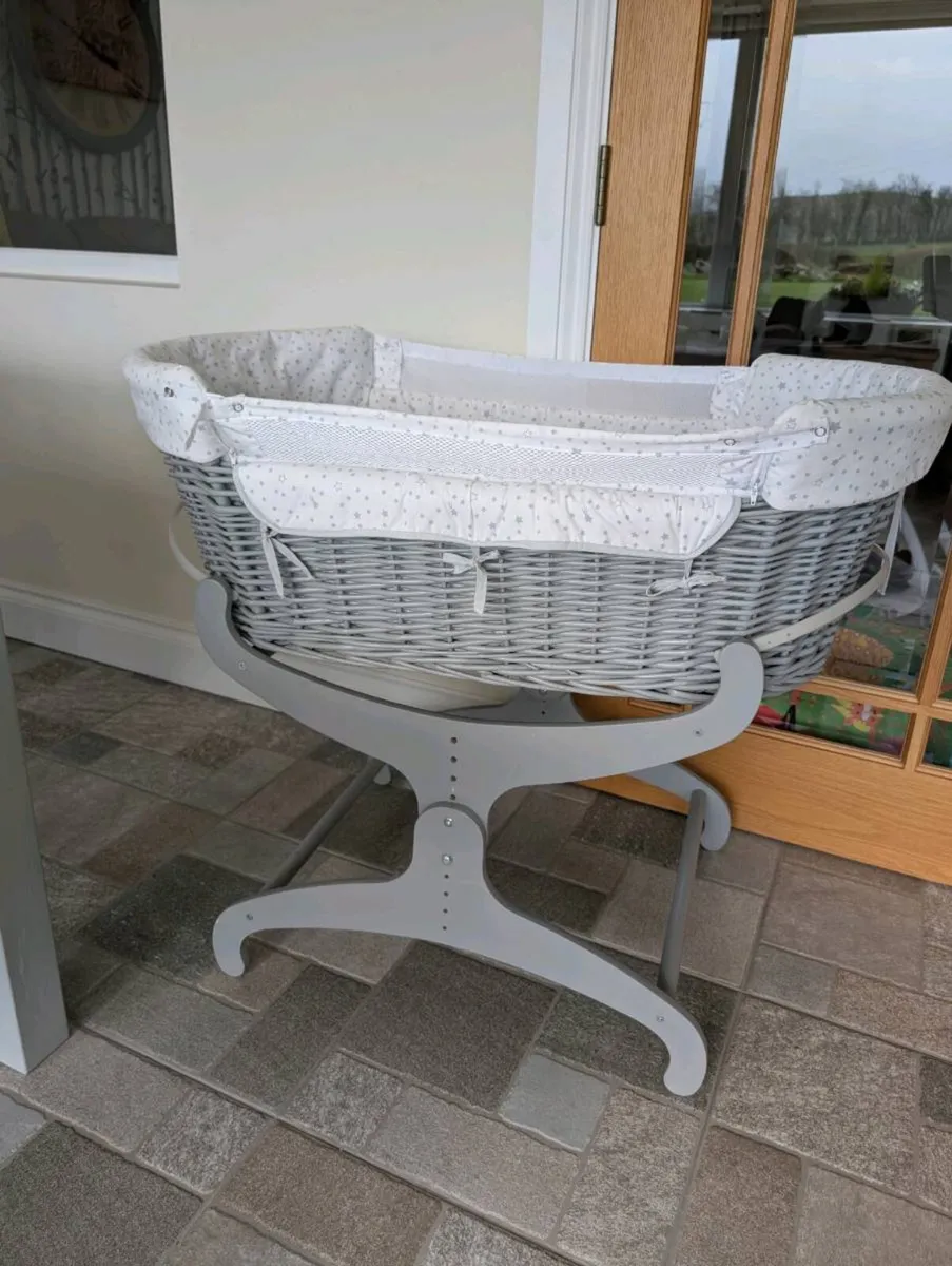 New Born Childs Car Seat, Baby Bath , Moses Basket - Image 1