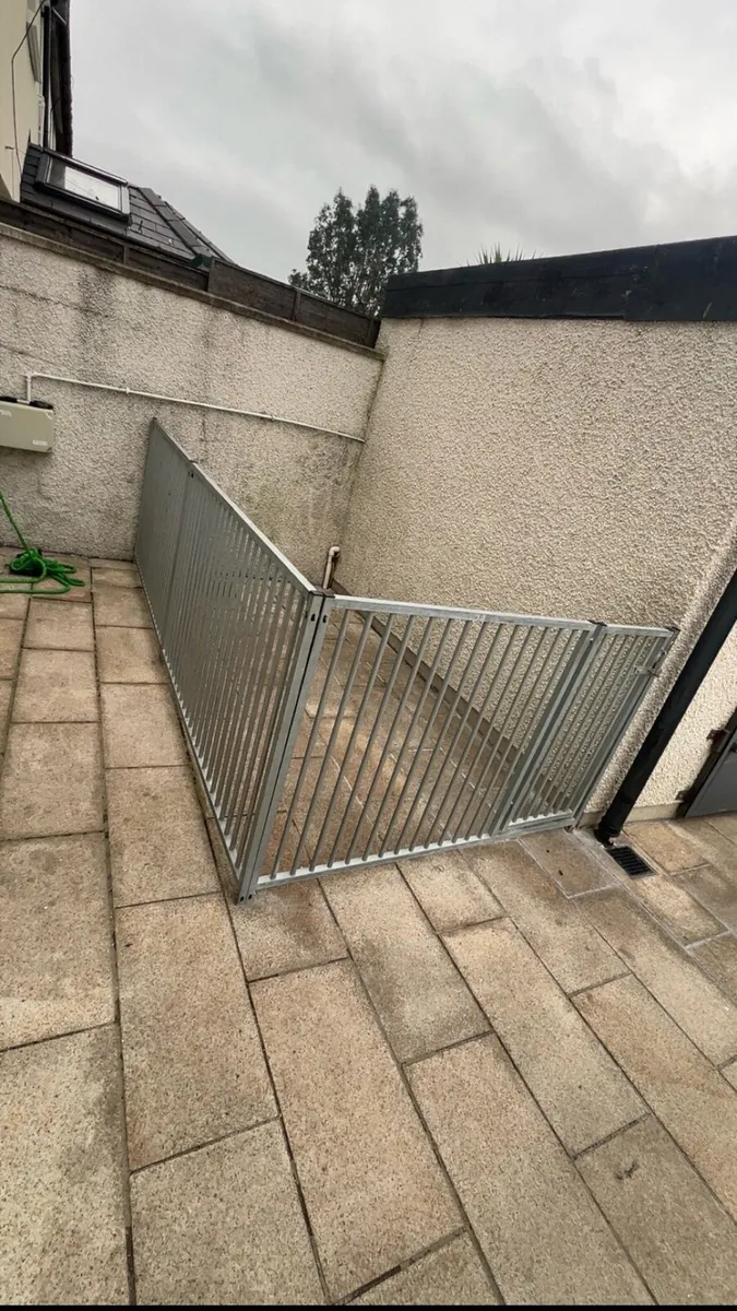 Dog kennel dog run - Image 1