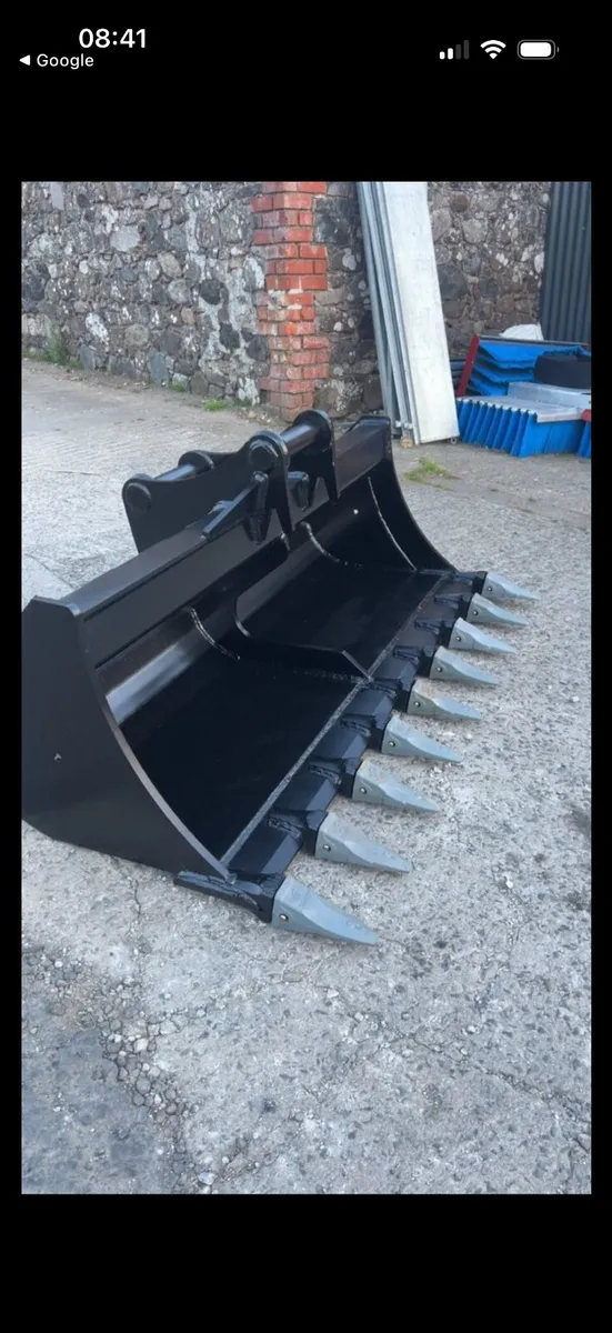 Unused Mc Cleary attachments & digger buckets - Image 2