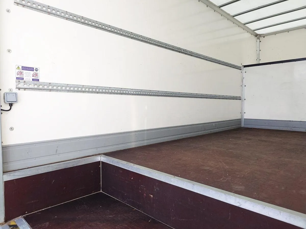 2021 Iveco Daily Luton Box Van - Image 4