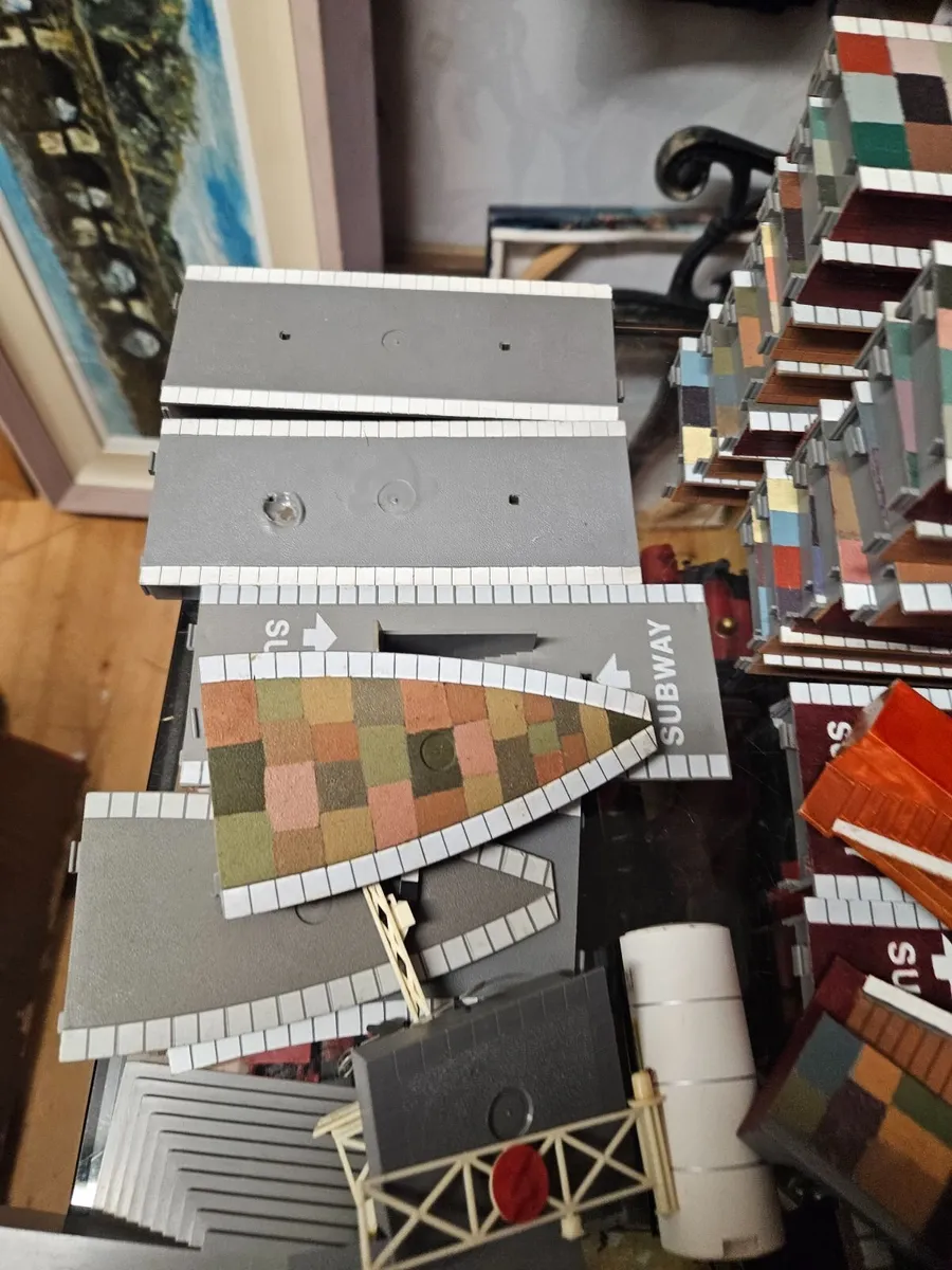 Hornby OO Gauge Platforms etc - Image 4