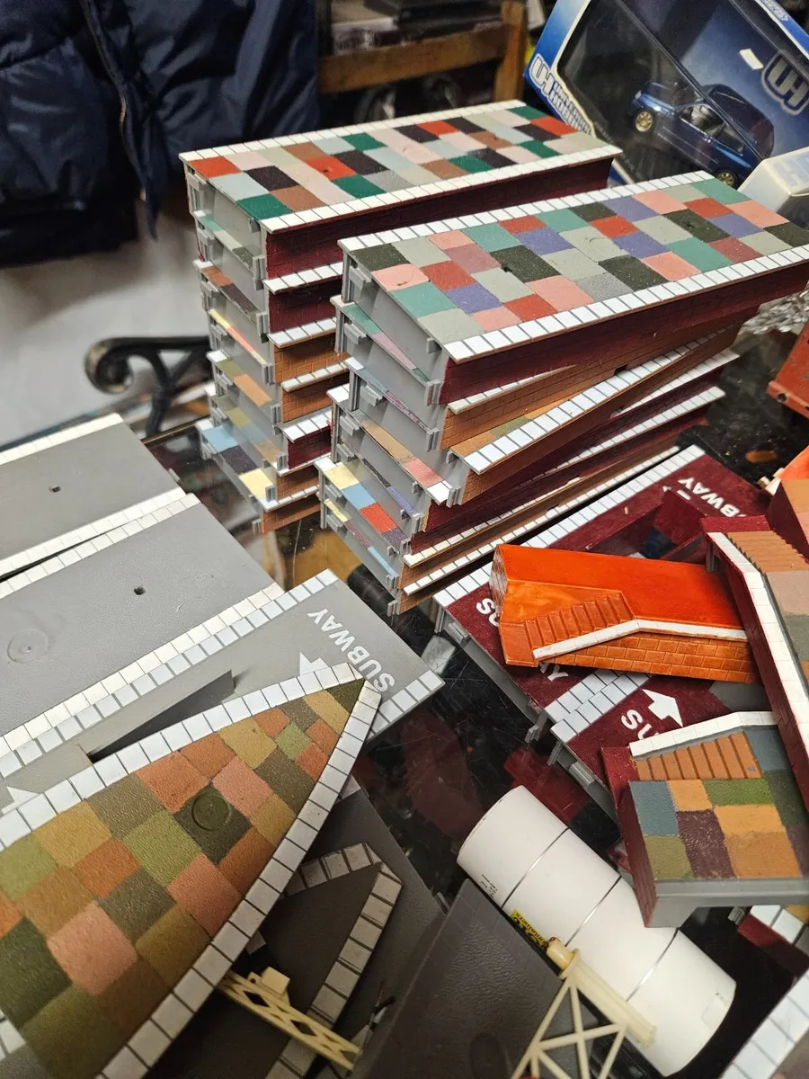 Hornby OO Gauge Platforms etc - Image 2