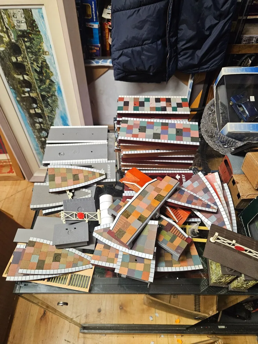 Hornby OO Gauge Platforms etc - Image 1