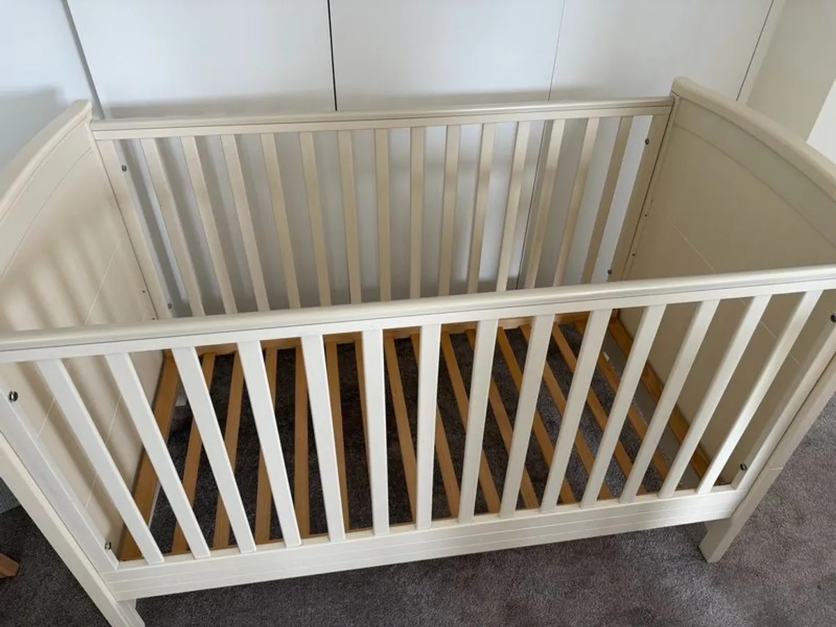 baby cot - Image 2