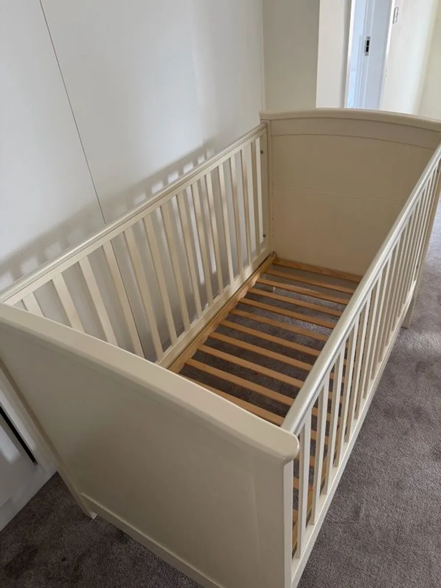 baby cot - Image 3