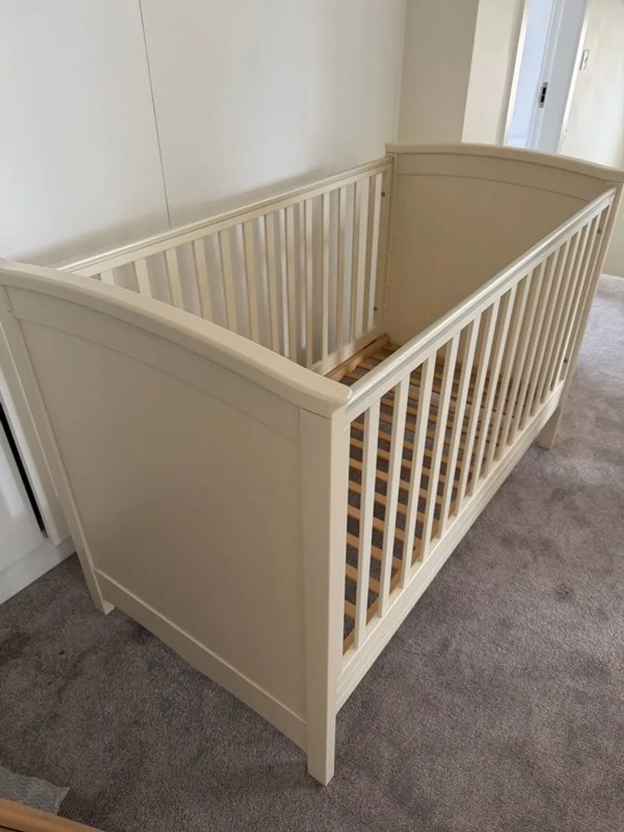baby cot - Image 1