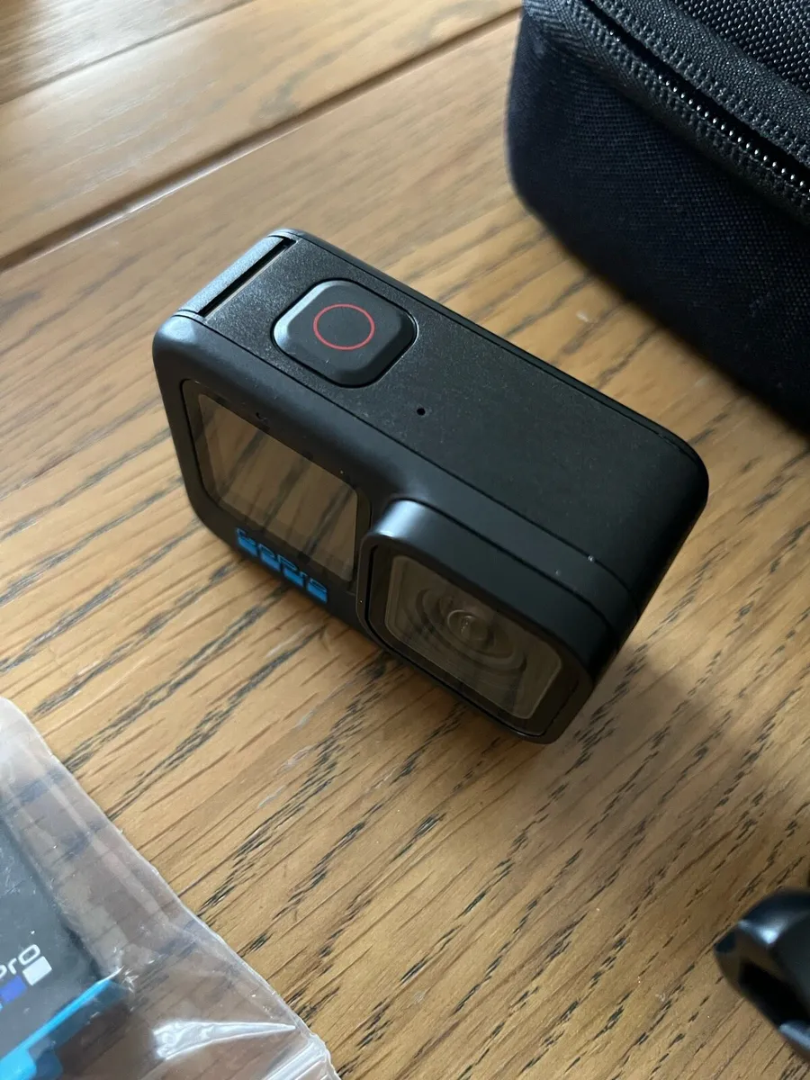 GoPro Hero 10 Black + EXTRAS - Image 4