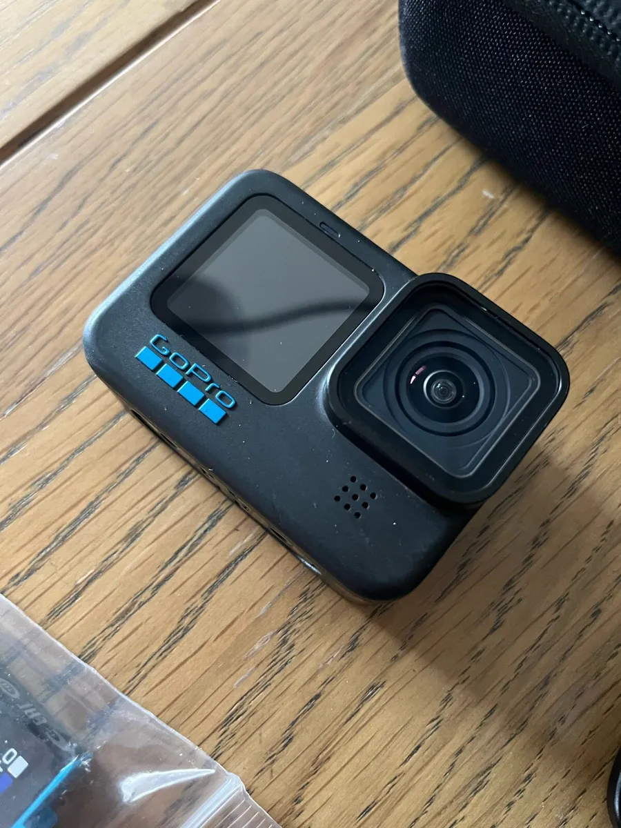 GoPro Hero 10 Black + EXTRAS - Image 1
