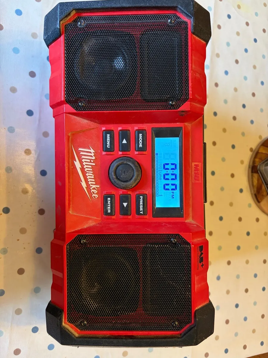 Milwaukee M18 Radio - Image 3