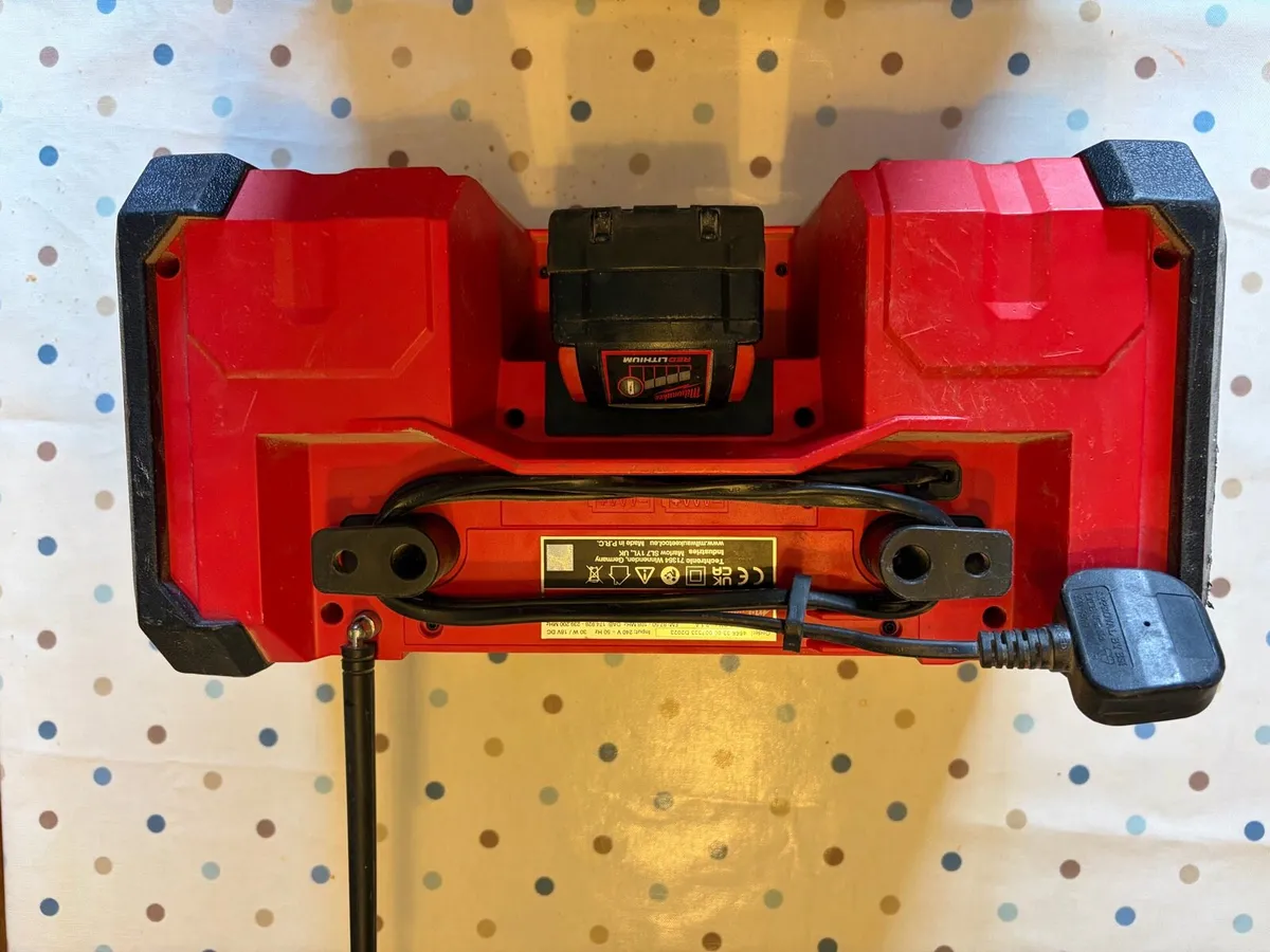 Milwaukee M18 Radio - Image 4