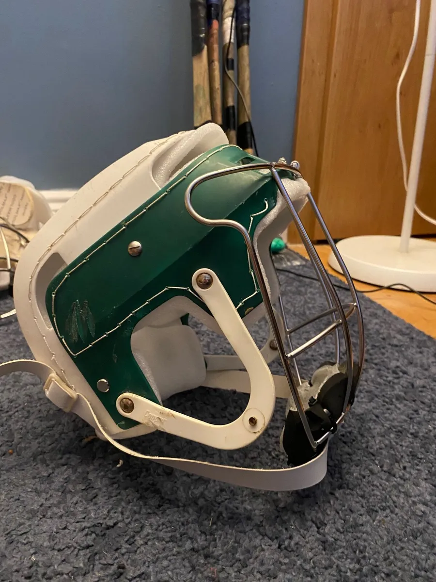 Hurling helmet - Image 3