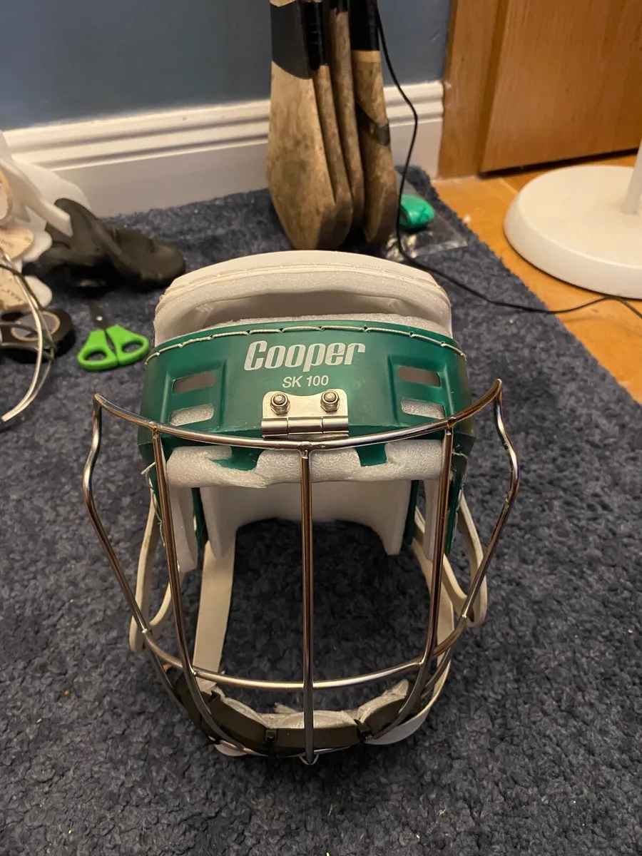 Hurling helmet - Image 1