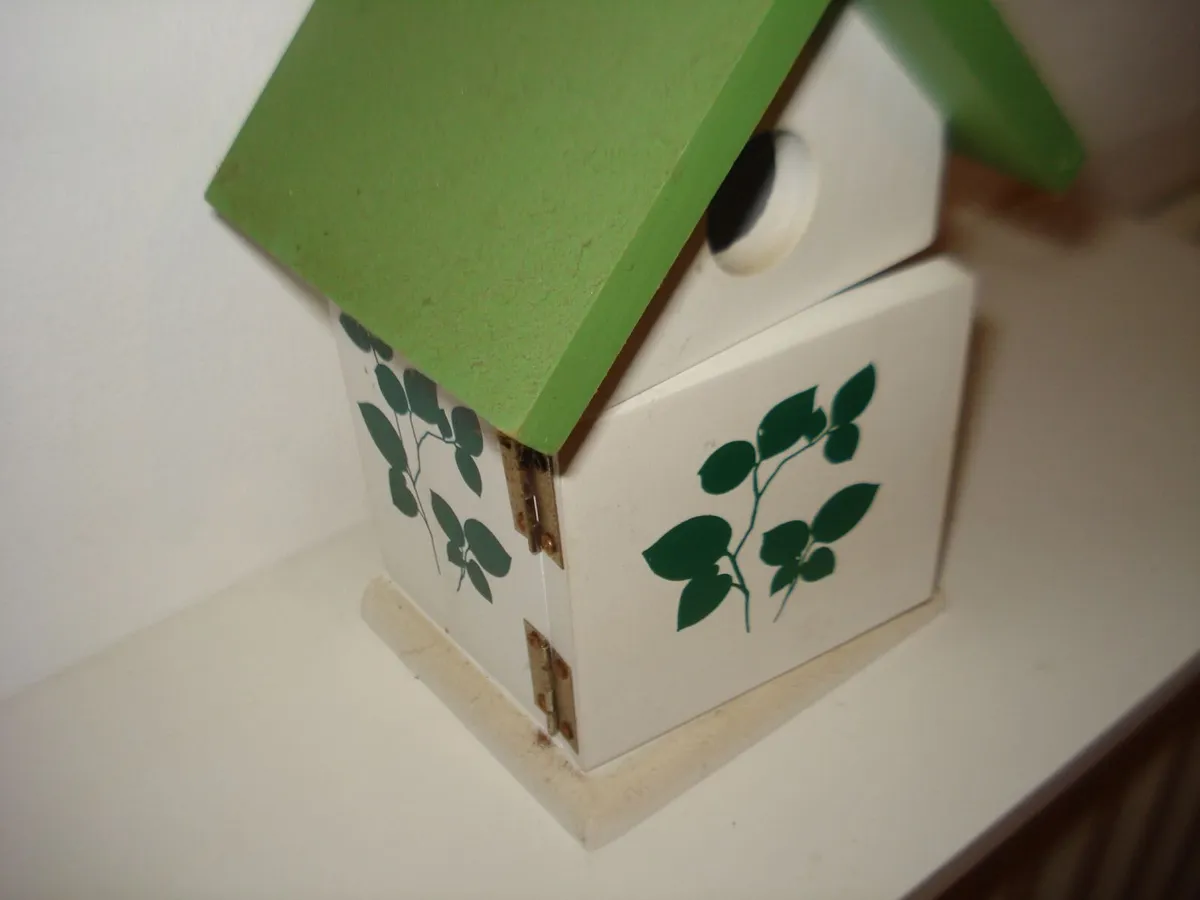 HANDCRAFTED WOODEN SMALL BIRD HOUSE. - Image 1