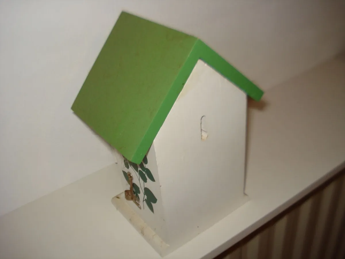 HANDCRAFTED WOODEN SMALL BIRD HOUSE. - Image 4