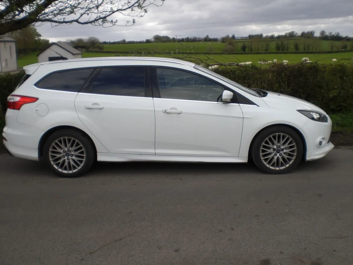 FORD FOCUS 1.0 petrol estate - Image 3