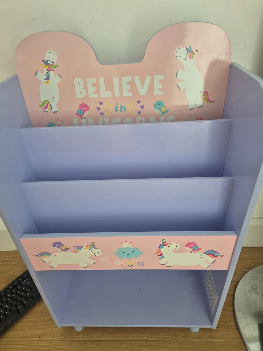 Kids book shelf