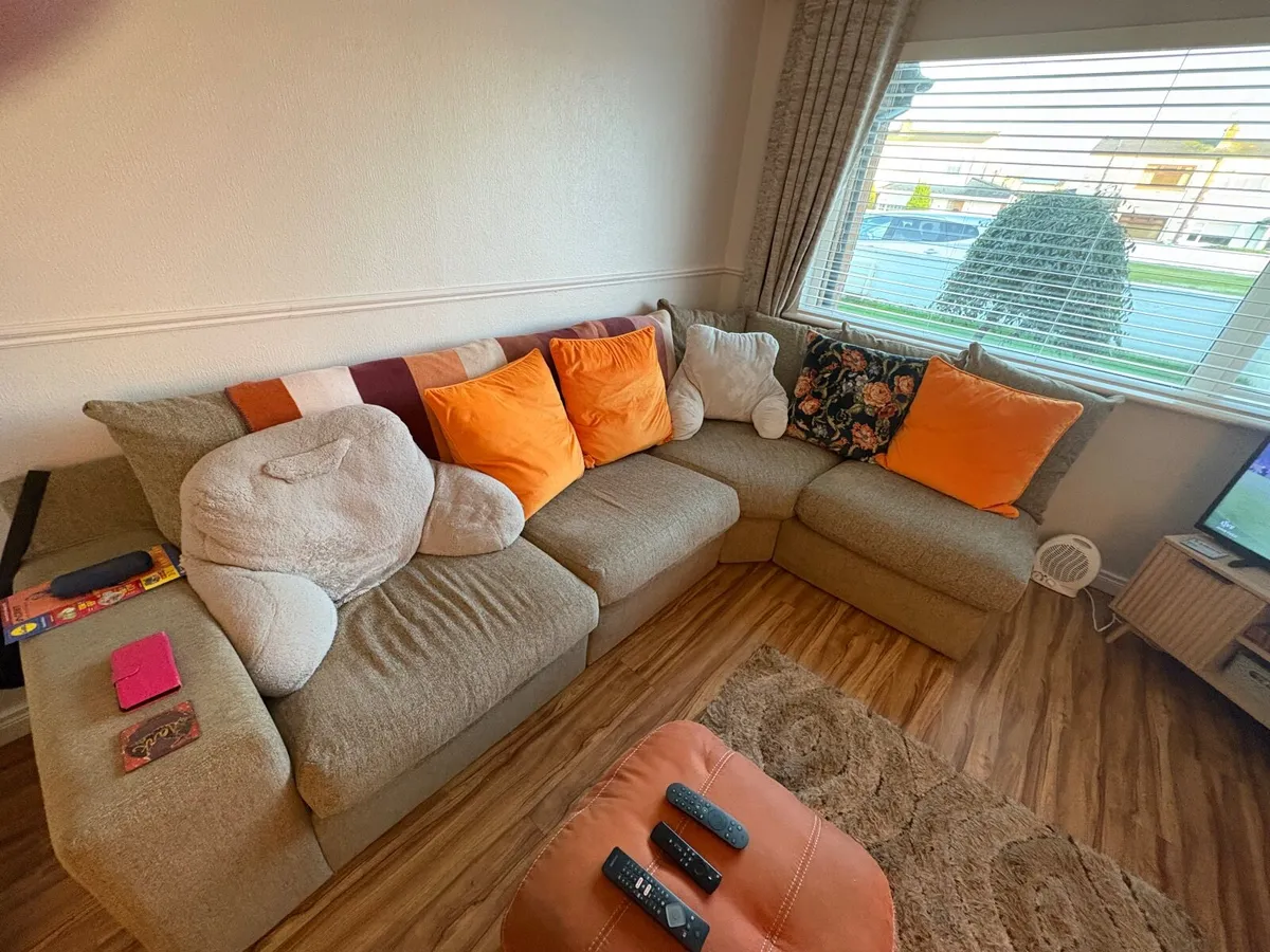 Corner sofa - Image 1