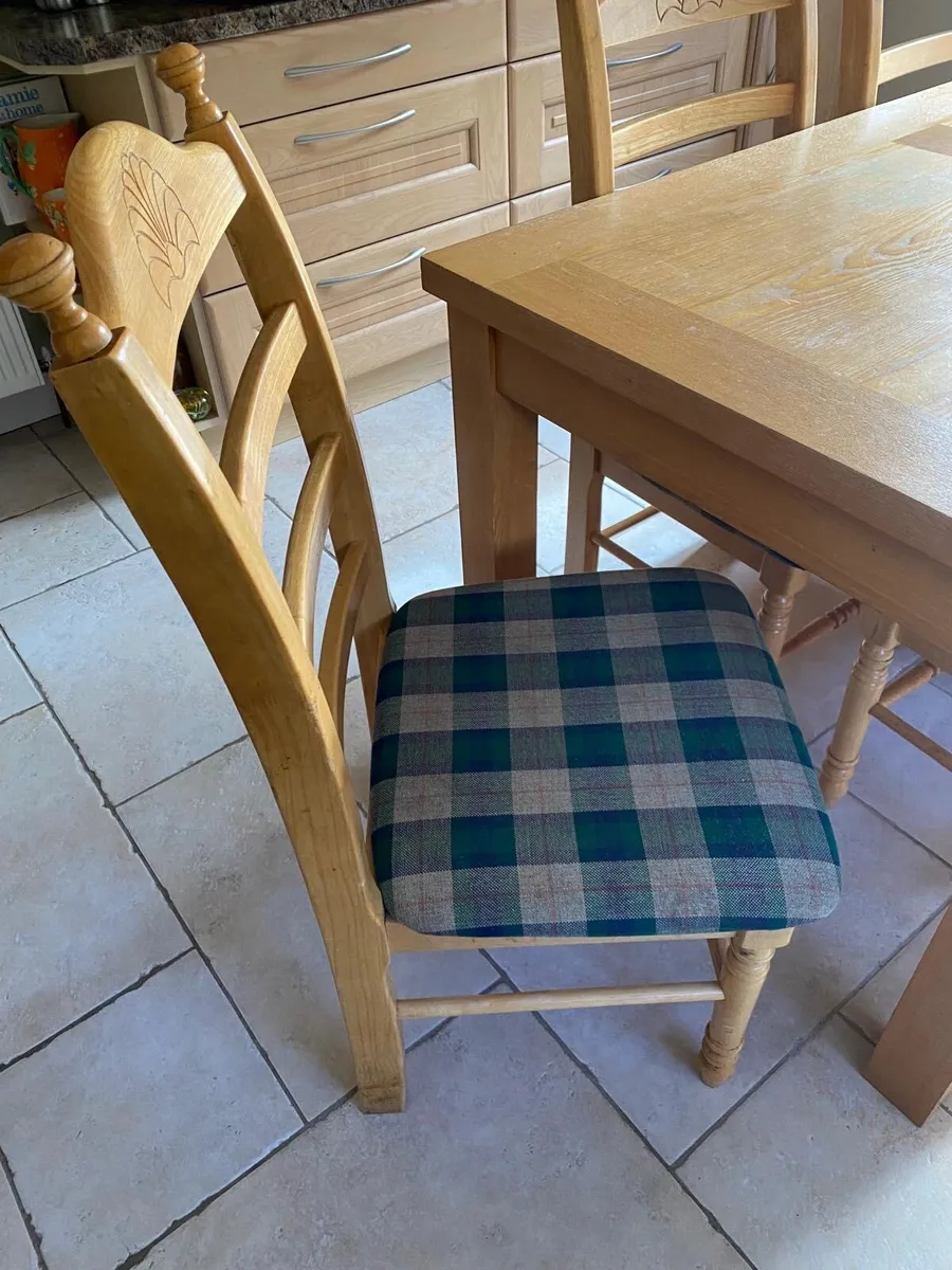 Kitchen table and chairs - Image 3