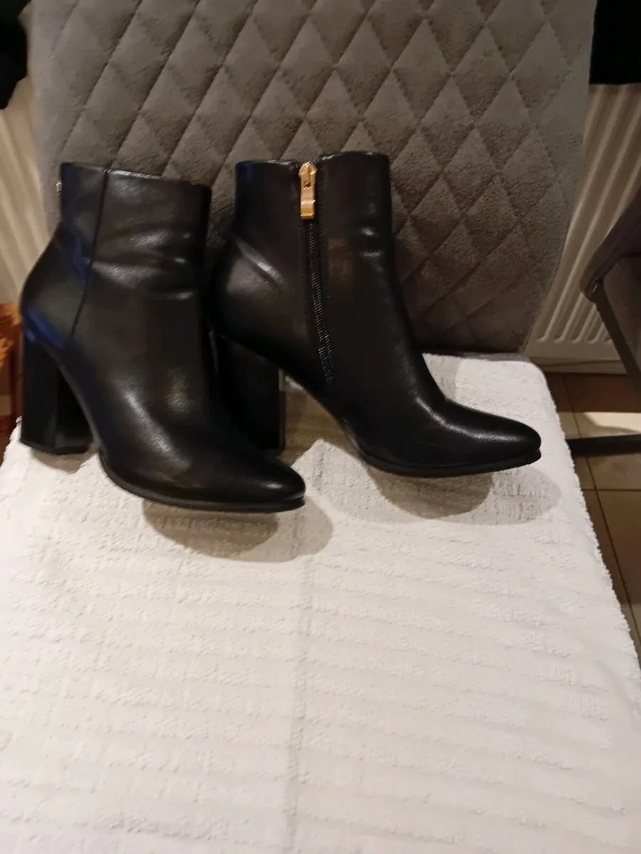 LADIES BOOTS.  X. 2 PAIRS NEW - Image 1