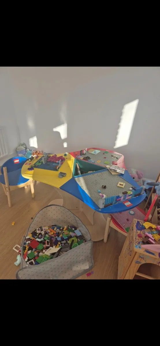Lego table and chairs - Image 2